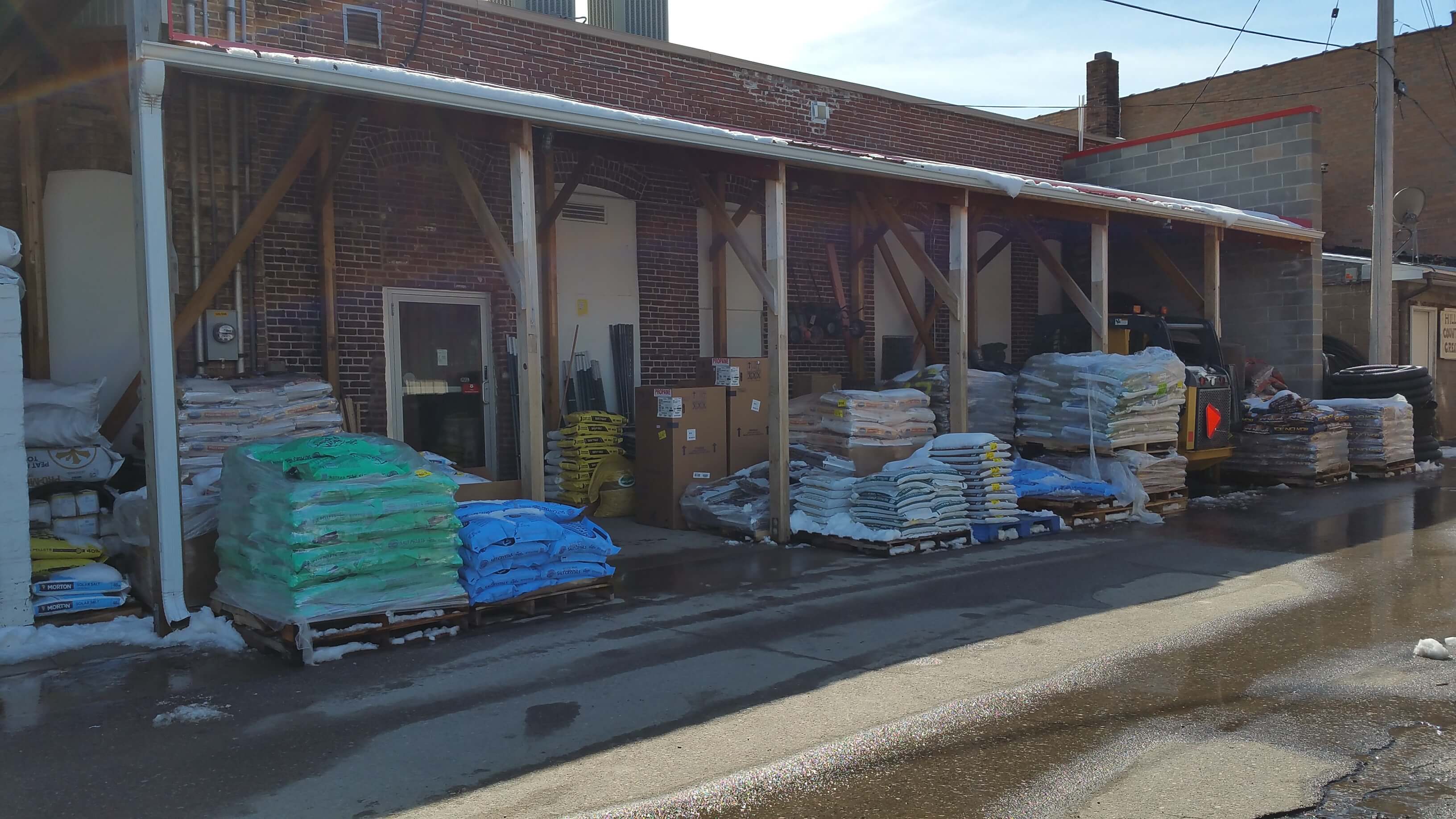 Back entrence to Moe's Hardware, accesible from the city parking lot.